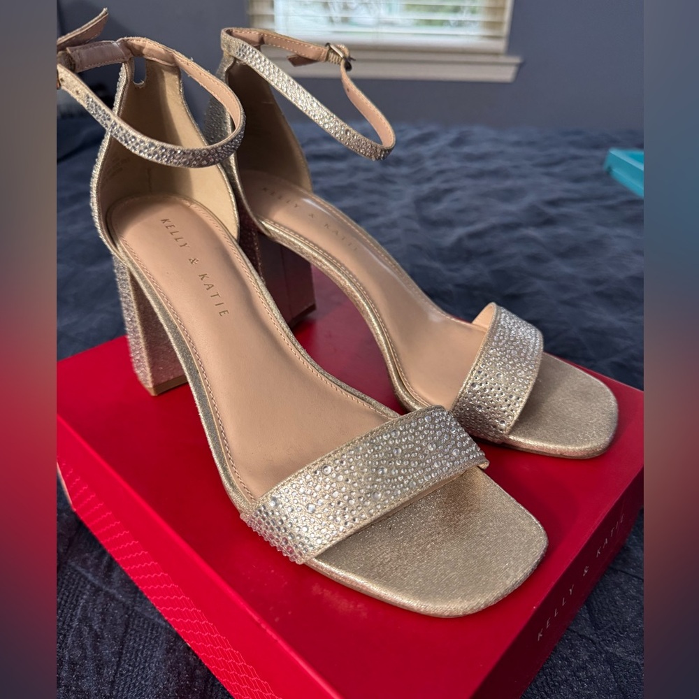Kelly & Katie Light Gold Caital Rhinestone Block Heel Women’s Size 9.5